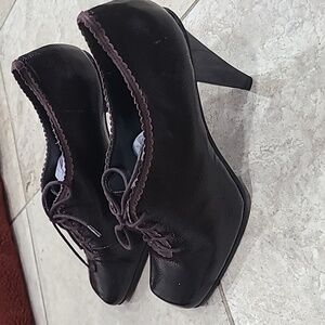 Kenneth Cole Reaction Brown Heels Classic Elegance